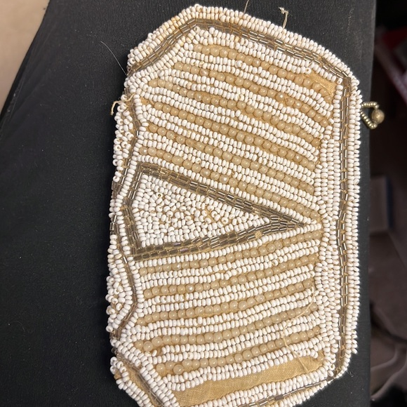 Vintage beaded coin purse.  A few places w/missing beading…excellent condition - Picture 2 of 9